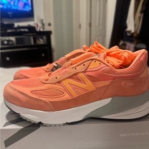 New Balance unisex  Coral and Peach Sneakers. Size 8 men .women size 91/2.